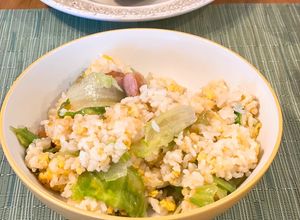 Gambar Lettuce, egg and sausage fried rice 🍚 🥬 - A recipe which I repeatedly cook from Cookpad Japan!❤️