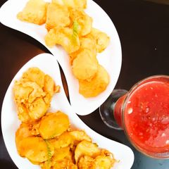 Aloo ky pakoray A picture of Aloo ky pakoray.