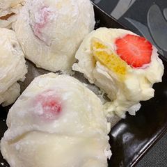 A picture of Snow Dome Strawberry Mochi.