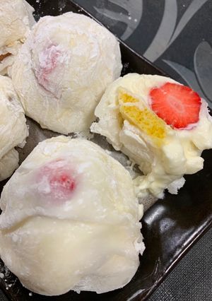 A picture of Snow Dome Strawberry Mochi.