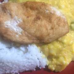A picture of Locro de zapallo, arroz y milanesa de pollo.