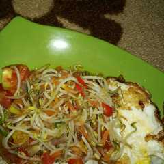 รูปของ Tumis tauge wortel segar