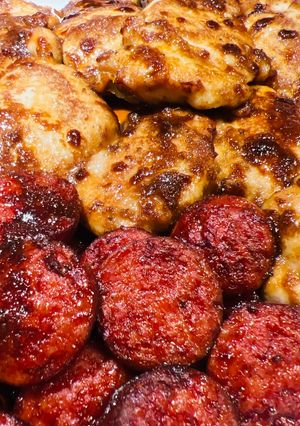 A picture of Broiled Chicken Thighs with Polska Kielbasa.