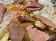 Una foto de patatas con foie