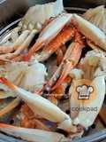 Membersihkan Kepiting/Rajungan