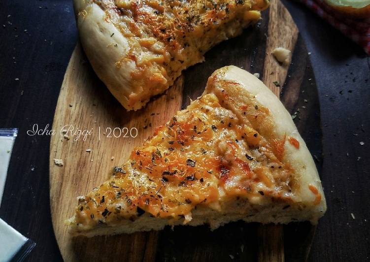 Resep Tuna Pizza (Dough ulen 3 menit), Enak Banget