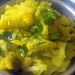A picture of Cabbage palya.