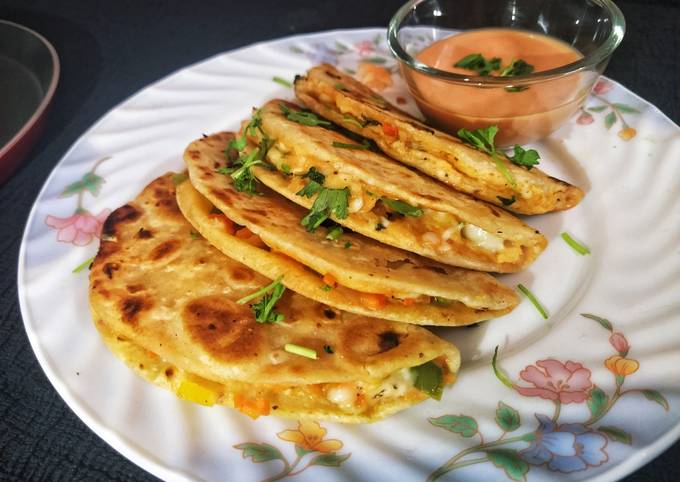 Quesadillas in two different ways (Aloo/ vegetables)