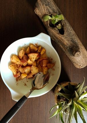 Una foto de Manzanas tipo acarameladas con canela y anís en olla 🍂🍎 Desayuno tibio