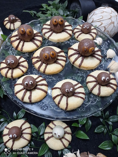 Una foto de Arañas Halloween de galletitas y bombones 🕷️🕸️🕷️