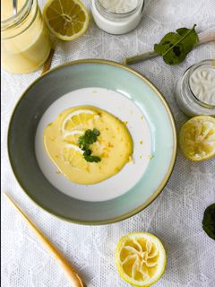 Foto de Panna cotta de coco, limão e coentro