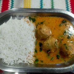 A picture of Pakoda Kadhi.