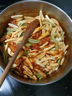 Una foto de Casarecce tricolore alla bolognese