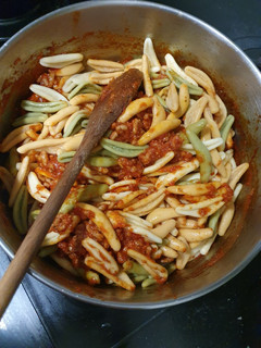 Una foto de Casarecce tricolore alla bolognese