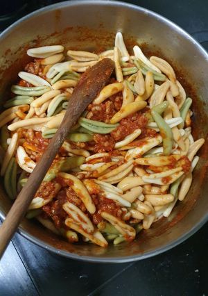 Una foto de Casarecce tricolore alla bolognese