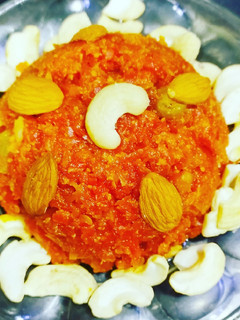 गाजर का हलवा (Gajar ka halwa recipe in Hindi) रेसिपी मुख्य फोटो