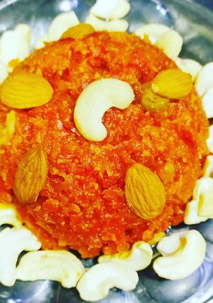 गाजर का हलवा (Gajar ka halwa recipe in Hindi) रेसिपी मुख्य फोटो