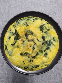 Una foto de Tortilla de patatas y espinacas