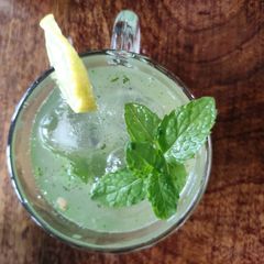 A picture of Lemon mint juice.