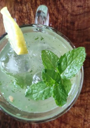 A picture of Lemon mint juice.