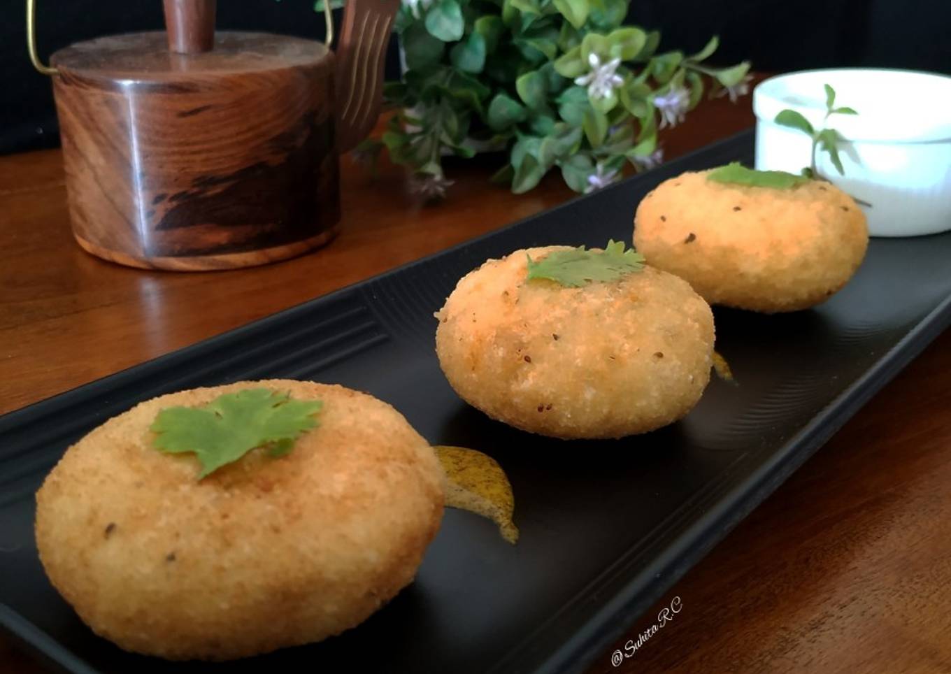 "Rava Kachori"
