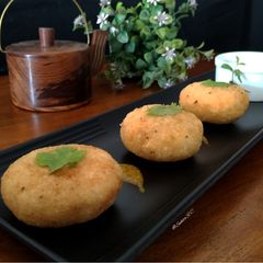 "Rava Kachori" A picture of "Rava Kachori".