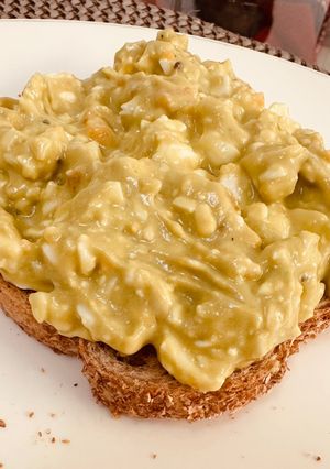 Una foto de Toast queso cottage y aguacate