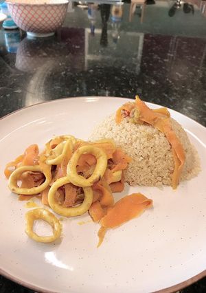 Una foto de El calamar y la quinua son amigos...Un delicioso plato para sorprender