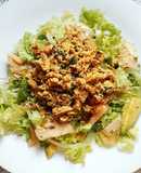 Majado de pollo con ensalada verde