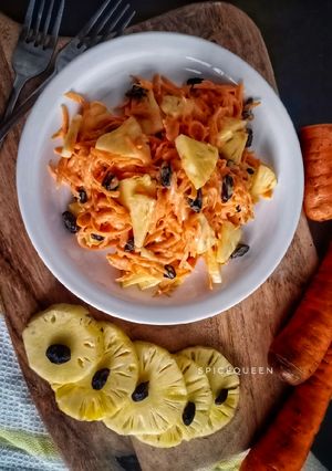 A picture of Carrot raisin salad.