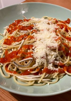 Una foto de Espaguetis con gulas 🍝