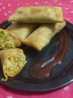 ચાઈનીઝ સ્પ્રિંગ રોલ (Chinese Spring Roll Recipe In Gujarati) રેસીપી મુખ્ય ફોટો