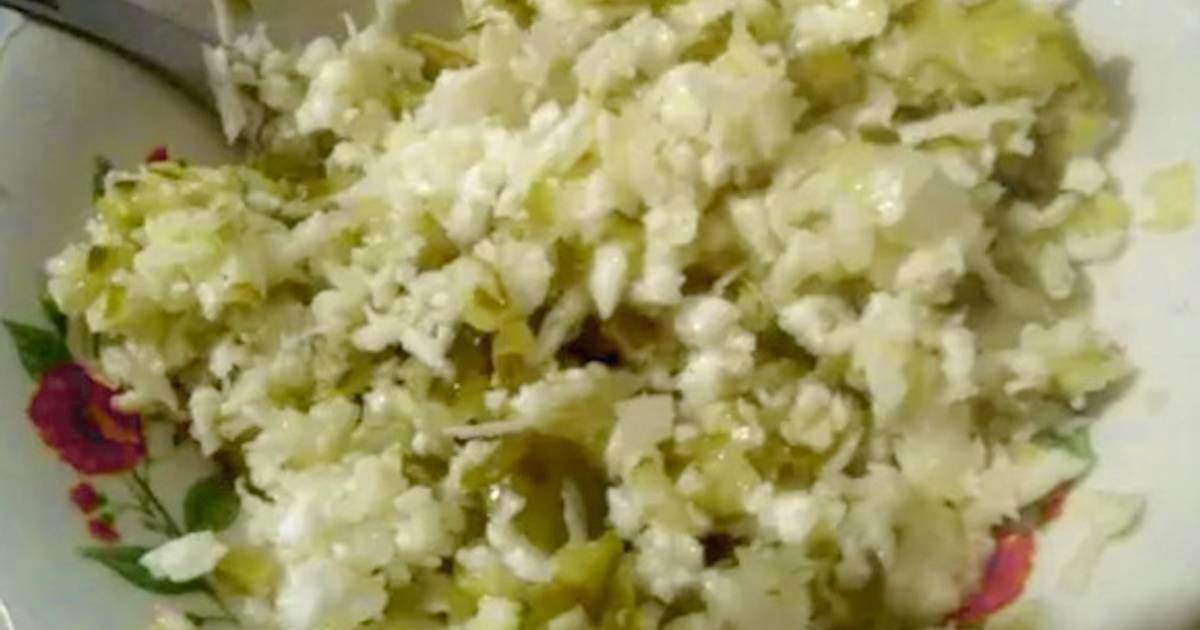 Салат из черной редьки с жареным луком и зеленым горошком — рецепт с фото