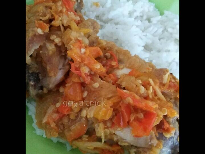 Ini dia! Resep membuat Ayam geprek pedas alias ayam penyet dijamin lezat