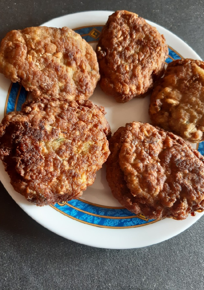 Una foto de Hamburguesa de carne con calabacín y harina de garbanzo jugosa