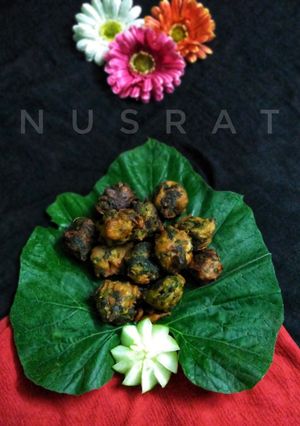 লাউ শাাকের পাকোড়া (lau shaaker pakora recipe in Bengali) রেসিপির প্রধান ছবি