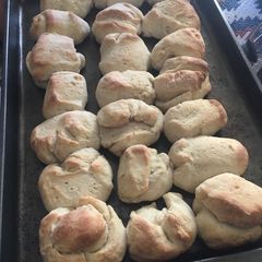 A picture of Ice box rolls.