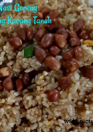 Foto resep Nasi Goreng Bawang Putih Pedas Toping Kacang Tanah Goreng