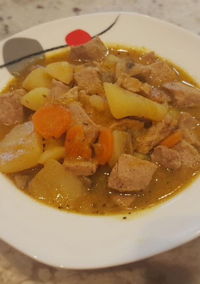 Una foto de Estofado de solomillo de cerdo con patatas y calabaza