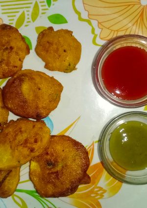 आलू के पकौड़े (aloo ke pakode recipe in Hindi) रेसिपी मुख्य फोटो