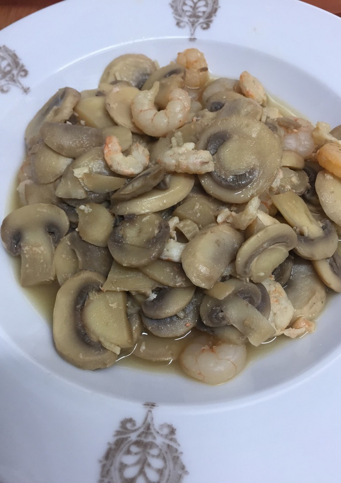 Una foto de Champiñones con gambas al cava