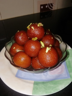 கோவா ஜாமூன்(mawa gulab jamun recipe in tamil) செய்முறை முக்கிய புகைப்படம்
