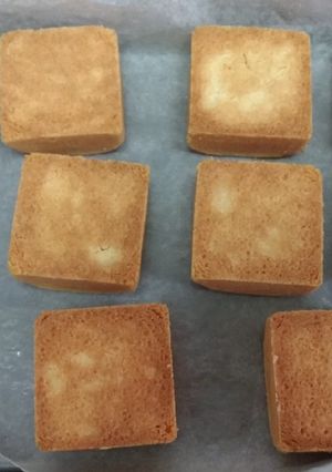 A picture of Pineapple Cakes.