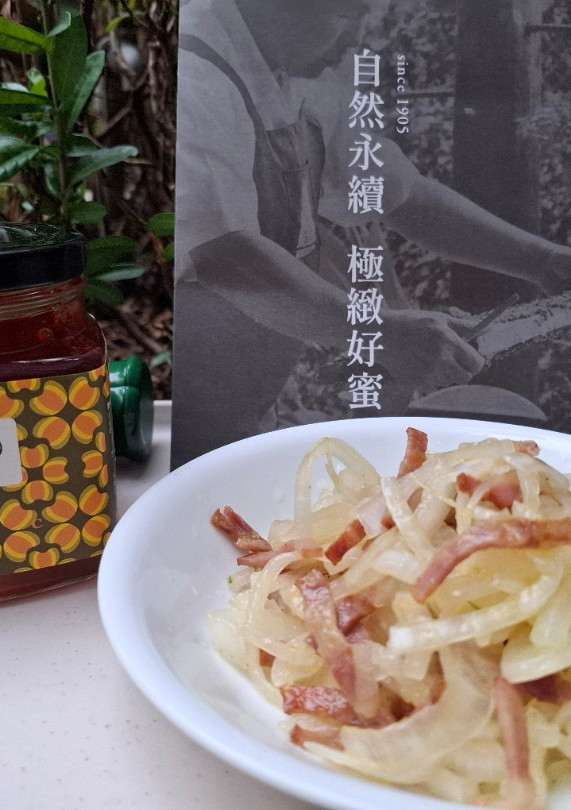 夏日開胃涼拌菜 -培根咖哩洋蔥 的食譜成品照片