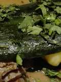 Chile relleno de cecina con queso en salsa de frijol