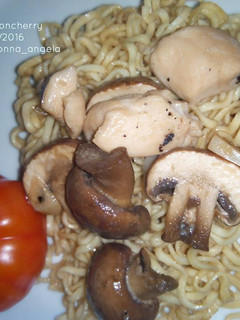 A picture of Chicken and Mushroom Noodles.
