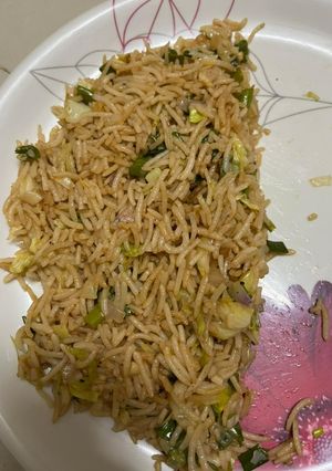 ફ્રાઇડ રાઈસ (Fried Rice Recipe In Gujarati) રેસીપી મુખ્ય ફોટો