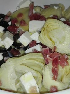 Una foto de Alcachofas con queso y virutas de jamón
