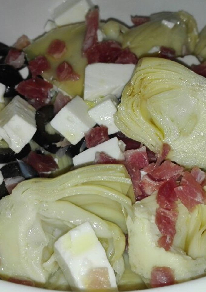 Una foto de Alcachofas con queso y virutas de jamón