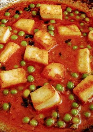 A picture of Matar paneer.